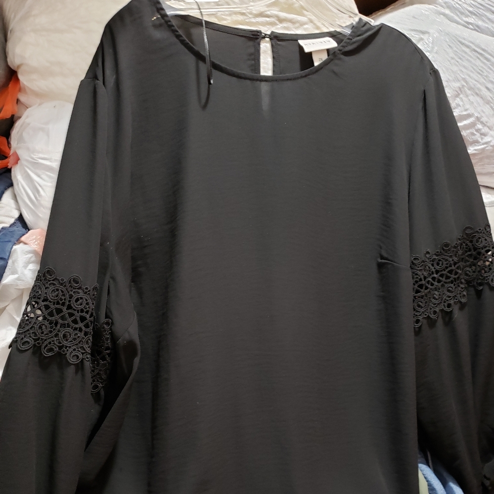 Lace inset long sleeve top. 2xl